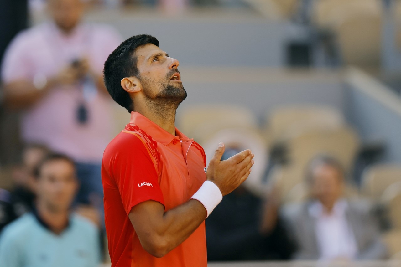 Djokovic nhọc nhằn đoạt vé vòng 4 Roland Garros