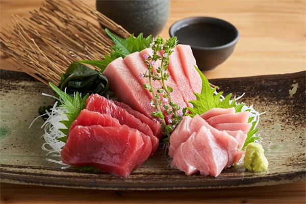 Lý do người Nhật ăn nhiều cá sống nhưng vẫn khỏe mạnh, tuổi thọ cao