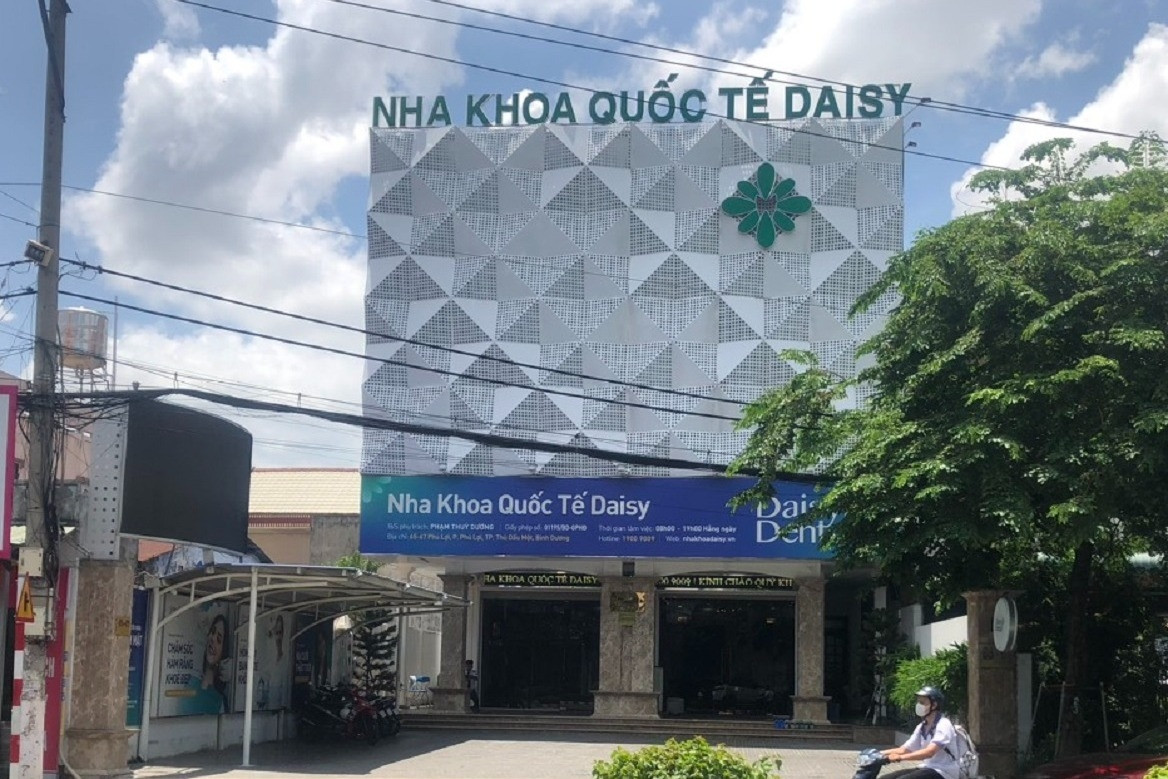 Một phòng khám nha khoa ở Bình Dương bị tước giấy phép