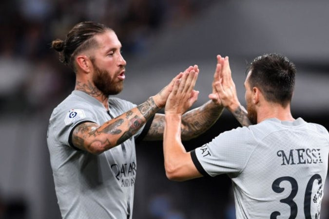 Sergio Ramos nối gót Messi rời PSG, sắp hội ngộ Ronaldo