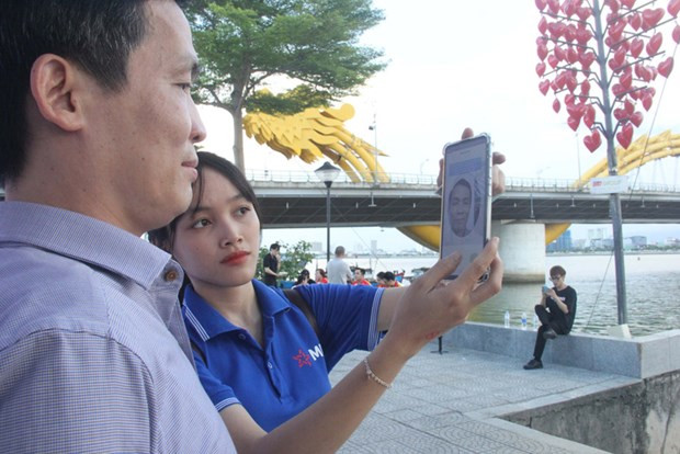 Da Nang locals benefit from digital transformation hinh anh 1
