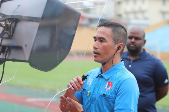 18 Vietnamese referees, assistant referees assessed as satisfactory by FIFA ảnh 1