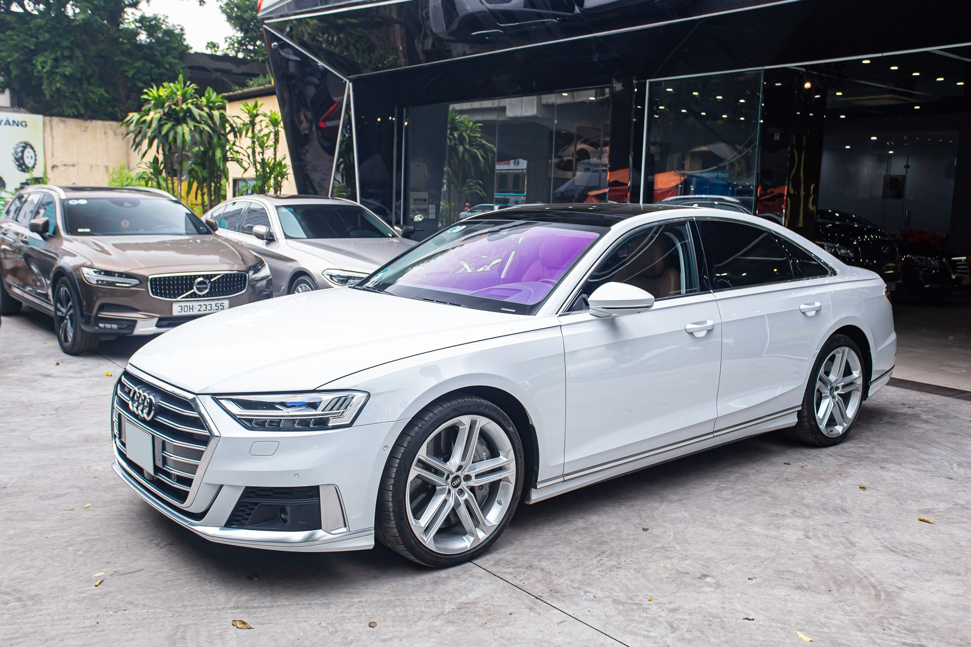 Hạ giá hơn 1 tỷ đồng, hàng hiếm Audi S8 2020 vẫn nằm showroom do kén khách