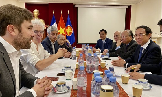 HCMC’s leader meets lawyers accompanied fight for Vietnamese AO victims ảnh 1