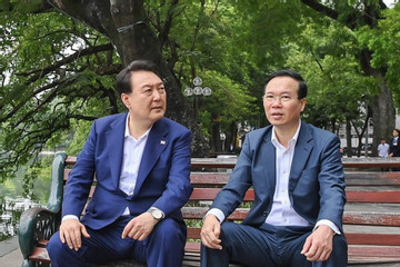 Người dân Hàn Quốc rất thích hình ảnh hai nguyên thủ ngồi nói chuyện bên Hồ Gươm