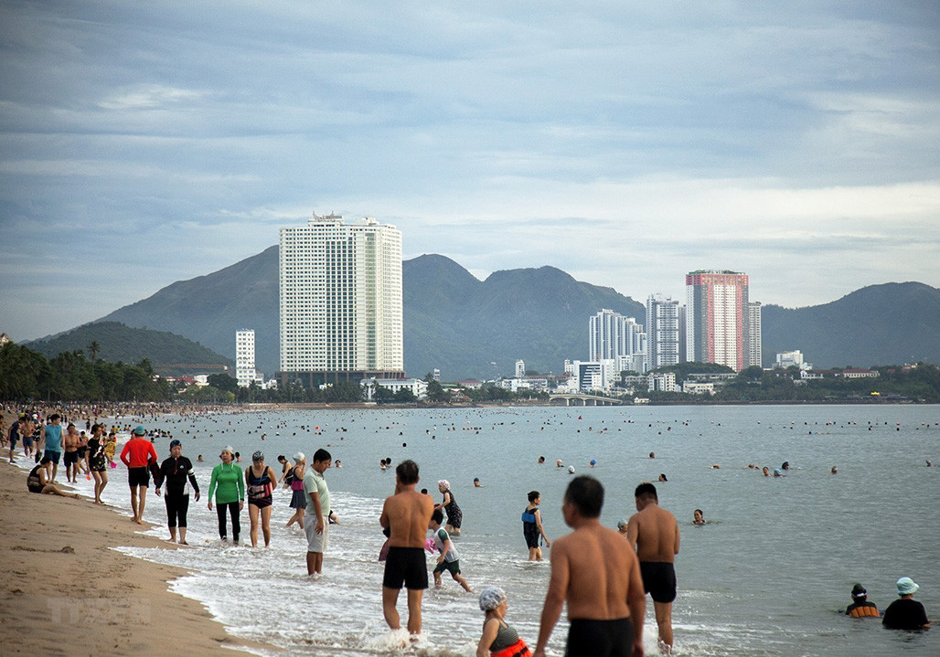 Nha Trang bans pets from beaches