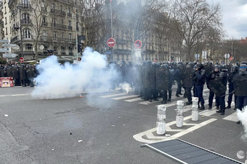 Pháp bắt giữ hơn 660 người, gần 250 cảnh sát bị thương do biểu tình và bạo loạn