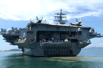 Tàu sân bay Mỹ USS Ronald Reagan rời Đà Nẵng