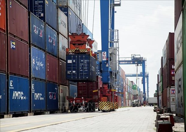 Trade surplus reaches 12.25 billion USD in H1 hinh anh 1