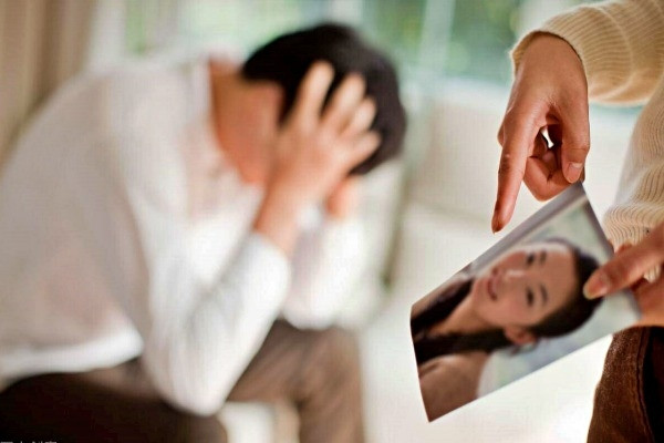 Vợ tung chiêu độc khiến chồng tự chấm dứt chuyện ngoại tình