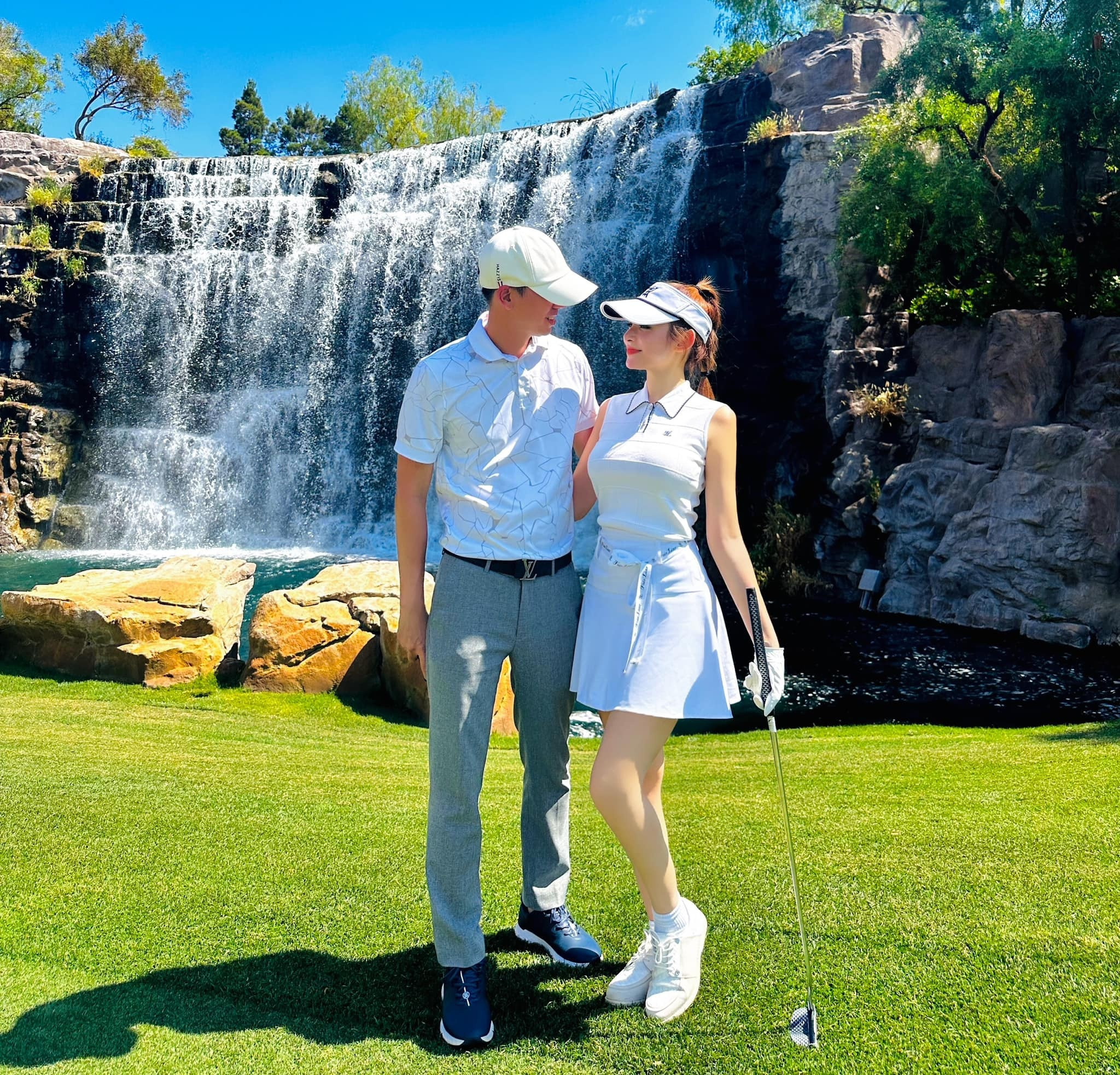 Cựu hot girl Huyền Baby: Nhan sắc không tuổi, chồng cho 24 tỷ đồng tiêu vặt - 6