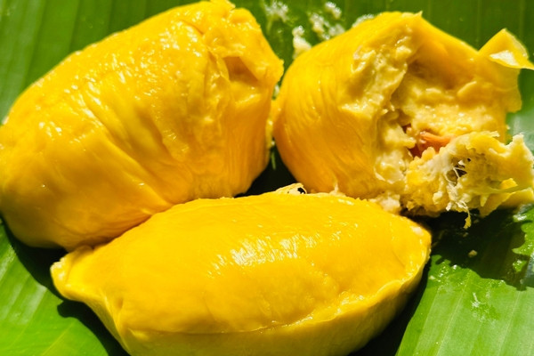 Trứng gà chỉ 14 ngàn đồng/chục, sầu riêng Musang King rẻ không ngờ