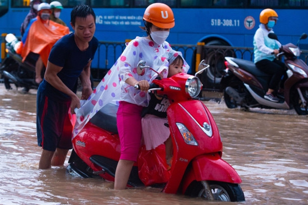 Gió mùa Tây Nam 'hoành hành', Tây Nguyên và Nam Bộ mưa liên tiếp