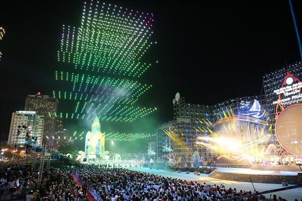 Khanh Hoa sea festival: Over 6,000 join Ao dai parade hinh anh 2