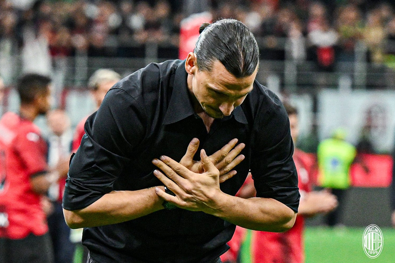 Ibrahimovic bật khóc nói câu giã từ bóng đá