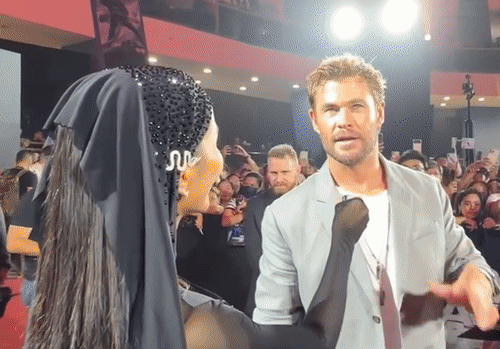 H'Hen Niê phấn khích khi đề nghị Chris Hemsworth nói tiếng Việt