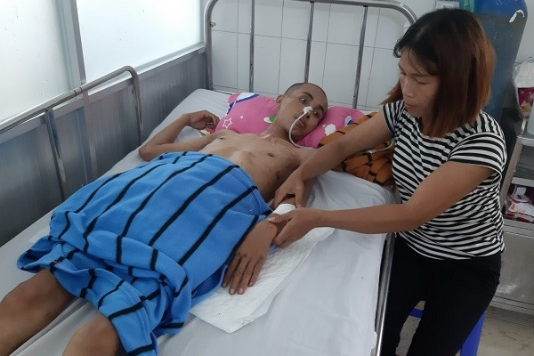 Cha gặp nạn đa chấn thương, con thơ chẳng có tiền đóng học phí