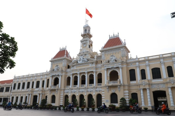Chủ tịch TP.HCM yêu cầu thay cán bộ không dám làm, né tránh
