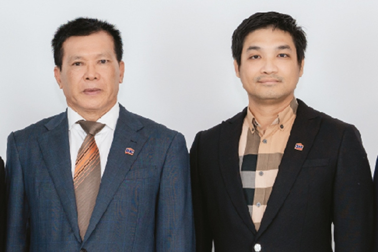 Cổ phiếu tăng mạnh, con trai chủ tịch chi hàng chục tỷ mua gom