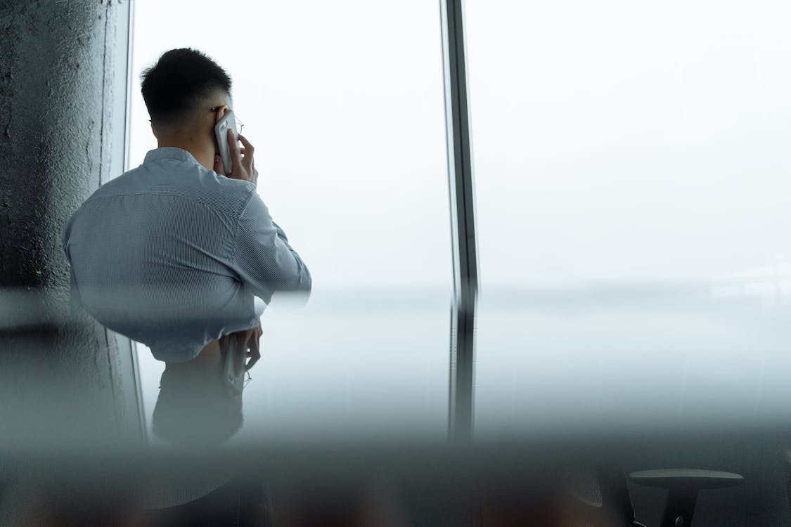 Em vợ gọi vay tiền rồi quên cúp máy, tôi choáng váng phát hiện sự thật