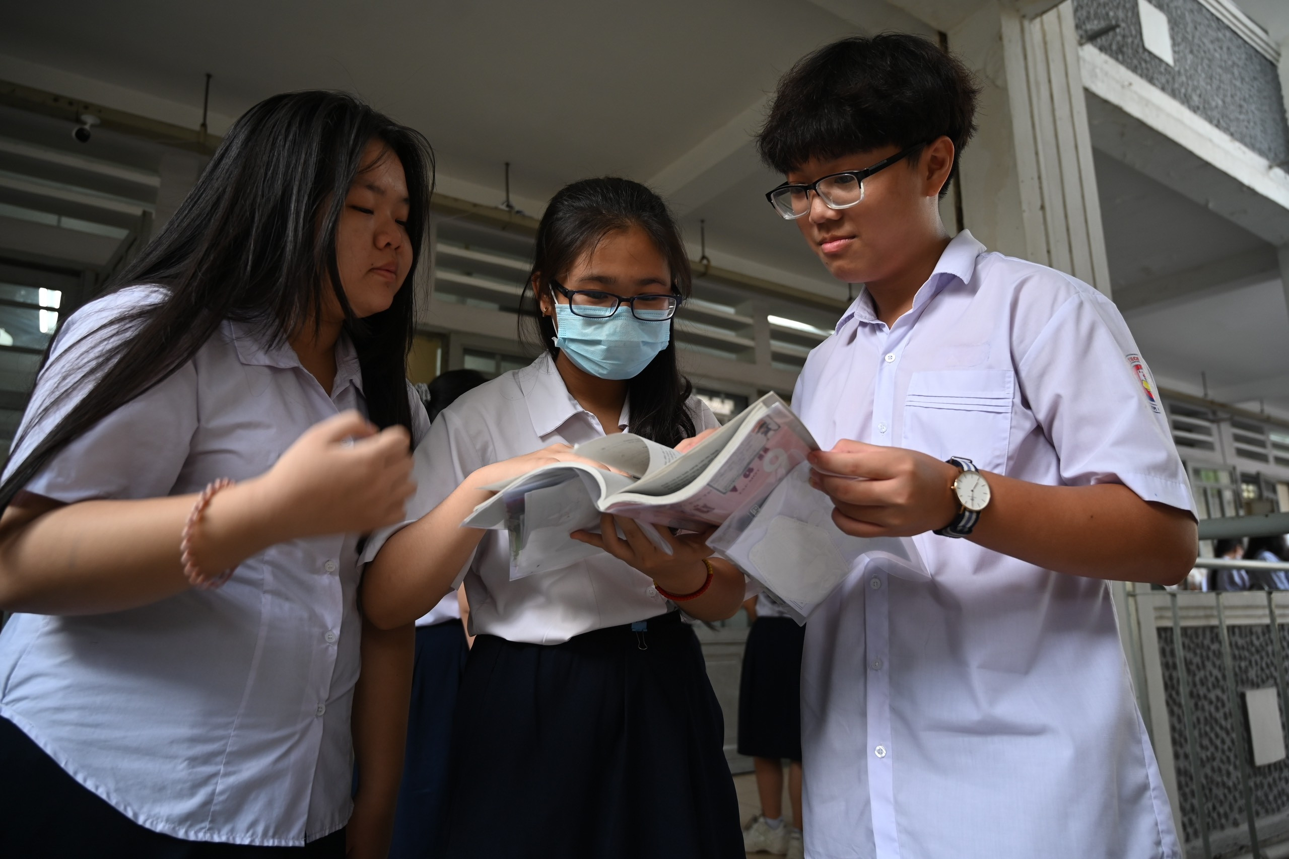 Gần 400 thí sinh TP.HCM bỏ cuộc trong ngày đầu tiên thi vào lớp 10