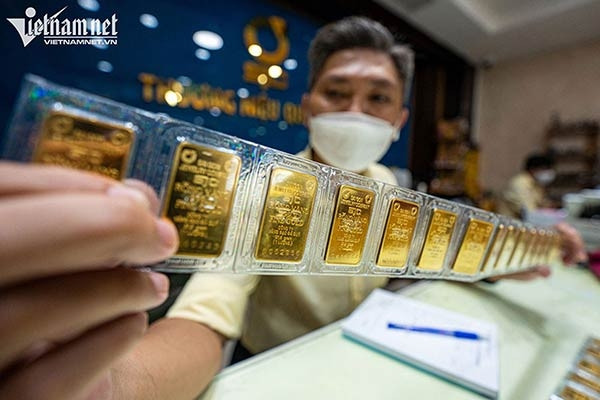 Giá vàng miếng tăng nhanh rồi giảm sâu