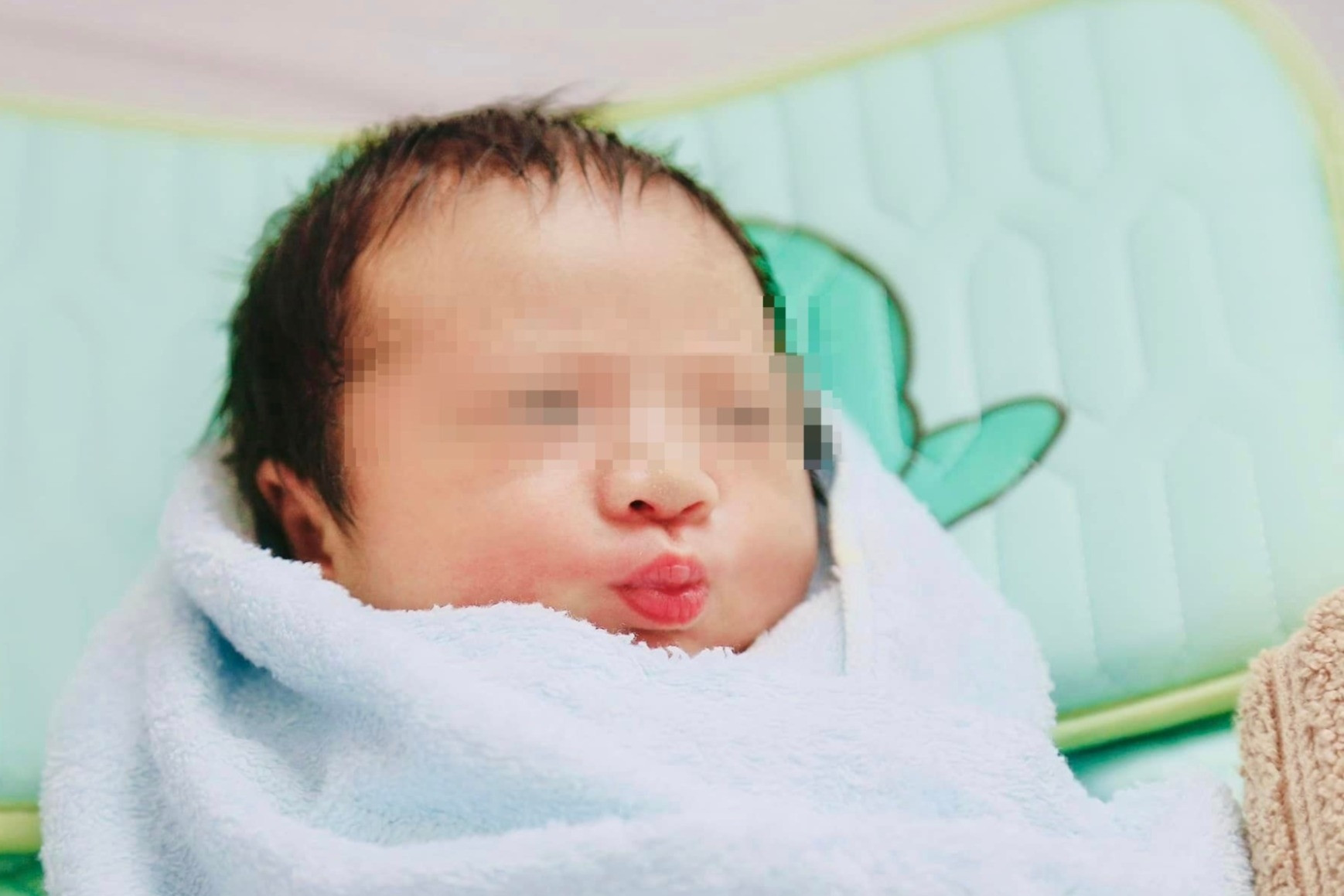 Hai lần rạch bụng mẹ để đón bé trai 3,2kg