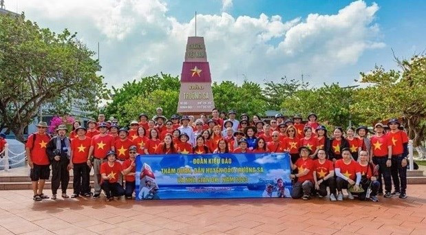 Truong Sa in the heart of overseas Vietnamese across globe hinh anh 1