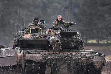 Xe tăng NATO bị Nga phá hủy, Ukraine nói về tin tướng tình báo quân đội qua đời
