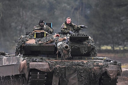 Xe tăng NATO bị Nga phá hủy, Ukraine nói về tin tướng tình báo quân đội qua đời