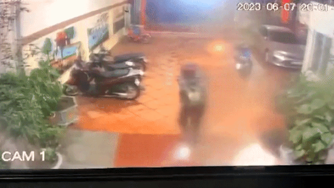 Giây phút tên cướp bắn con trai chủ tiệm vàng ở Hải Dương