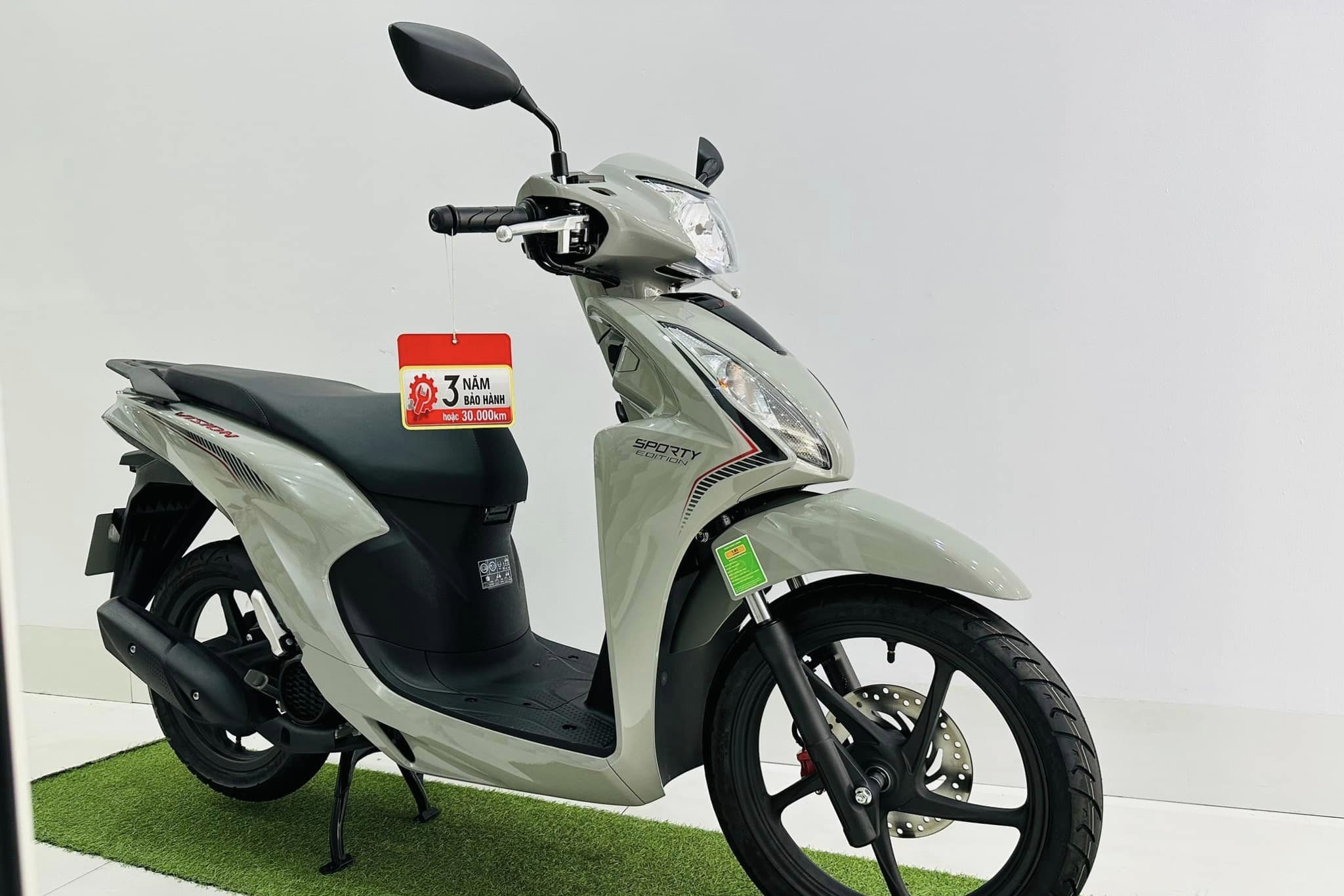 Đầu tháng 6, giá xe Honda Vision ngược dòng tăng chênh trở lại