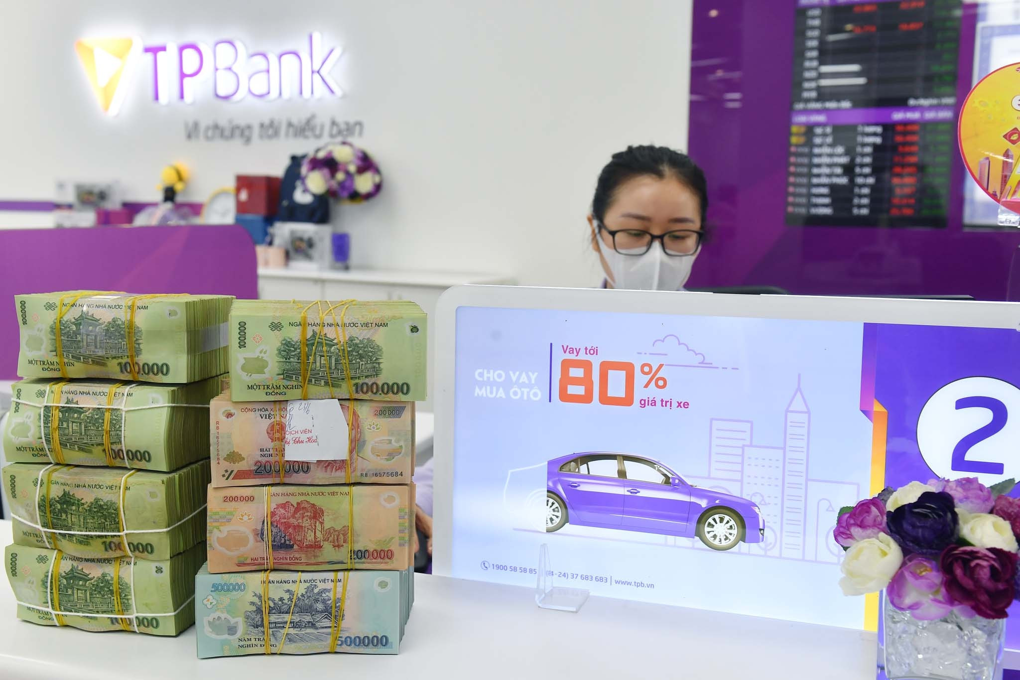 VN central bank reassures interest rates will slide further