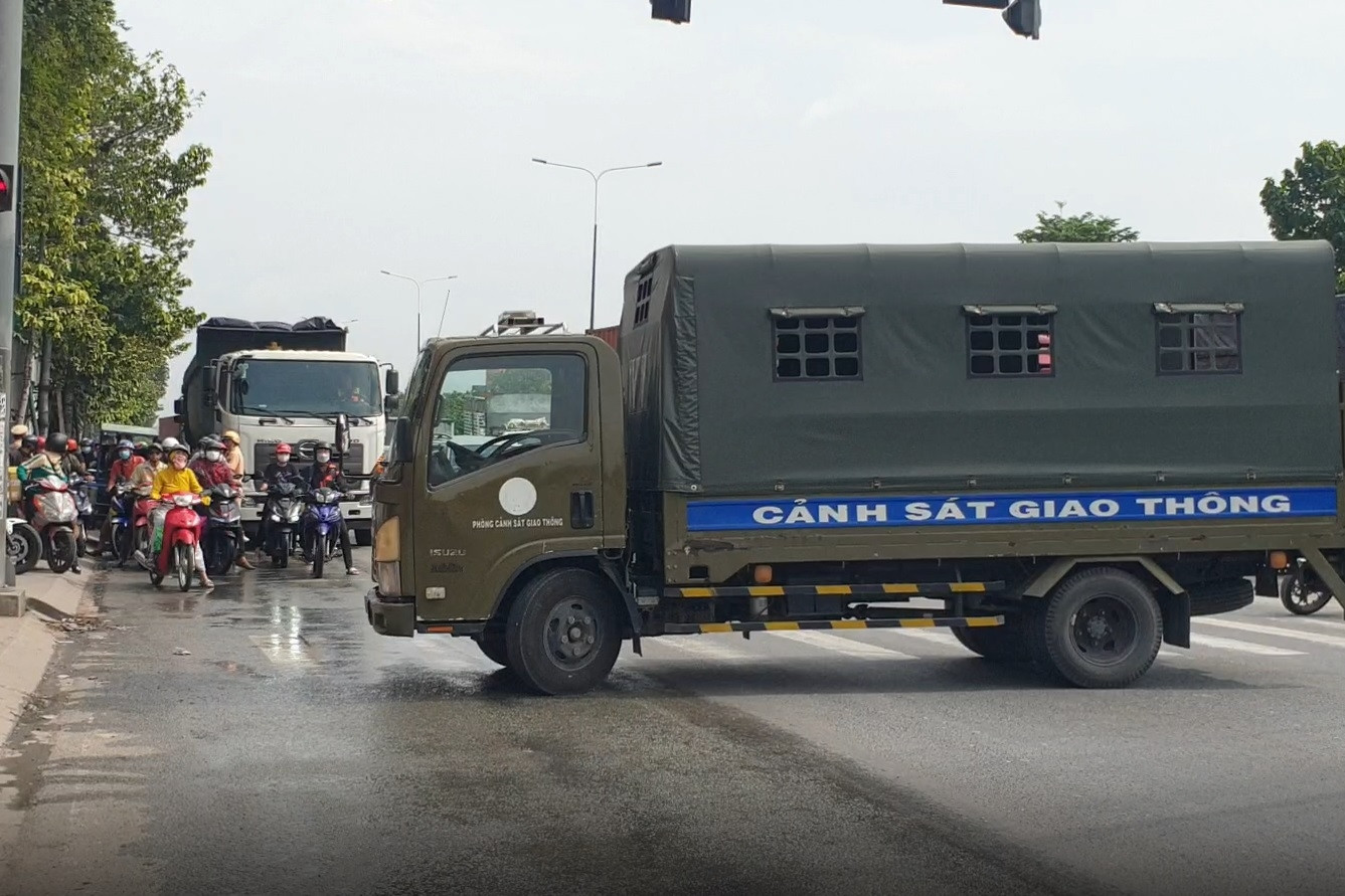 Bản tin chiều 8/6: CSGT dùng xe thùng chặn đường xử lý đoàn mô tô phân khối lớn