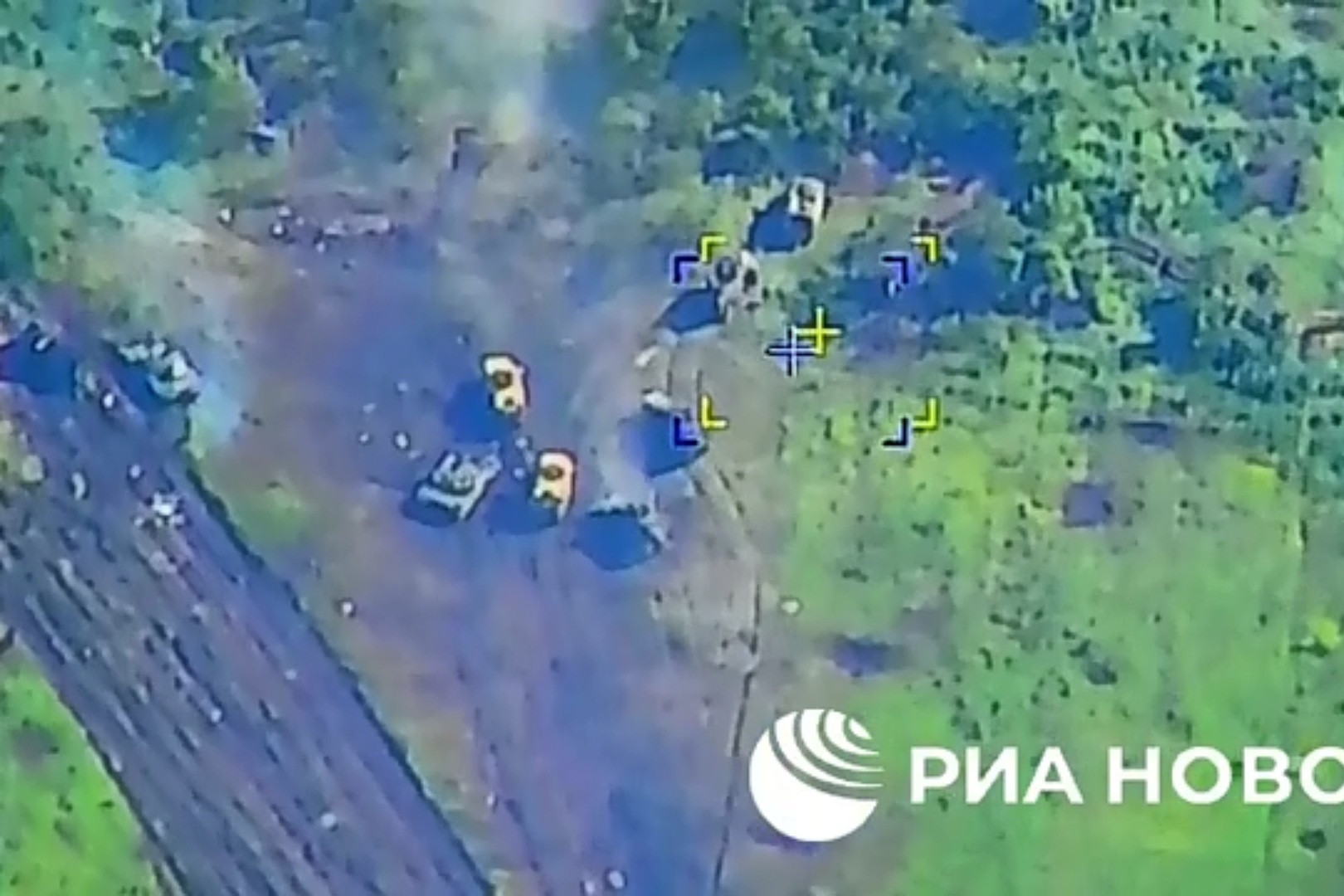 Cận cảnh Nga phá hủy nơi tập kết xe bọc thép Ukraine ở hướng Nam Donetsk