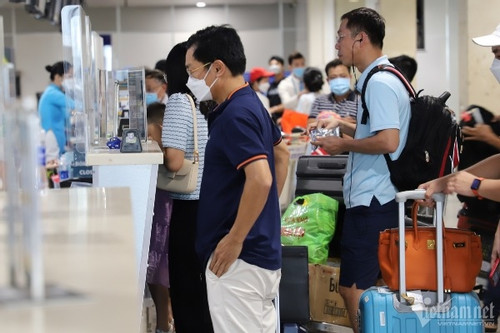 Cảnh báo ngập, chậm chuyến tăng cao dịp hè tại sân bay Tân Sơn Nhất