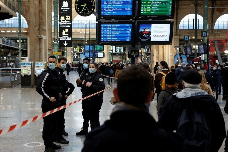 Đâm dao ở Pháp, cảnh sát nổ súng tiêu diệt kẻ tấn công