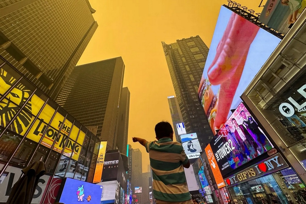 Hình ảnh bầu trời thành phố New York ‘nhuộm đỏ’ vì khói bụi