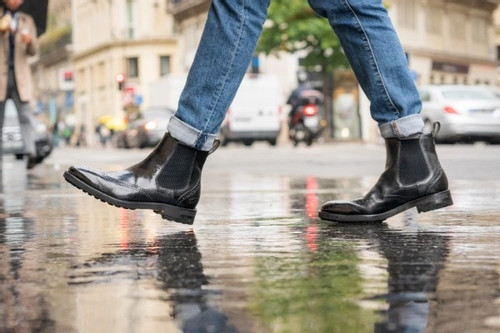 Mẹo bảo quản giày trong mùa mưa ở TP.HCM