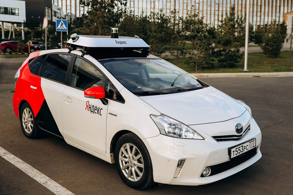 Video xe taxi tự lái lần đầu thử nghiệm ở Moscow
