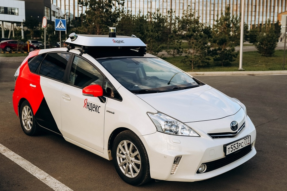 Video xe taxi tự lái lần đầu thử nghiệm ở Moscow