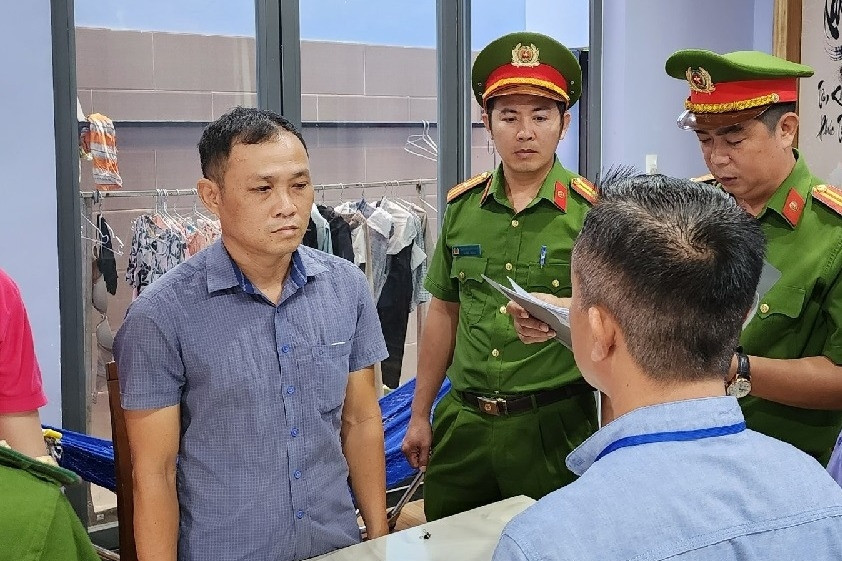 Bắt nguyên chủ tịch xã và giám đốc doanh nghiệp cấu kết 'rút ruột' ngân sách