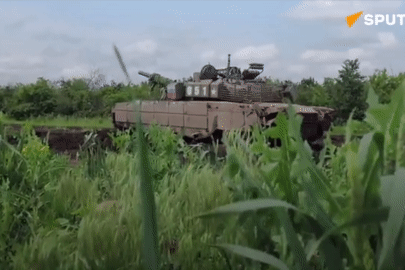 Nga công bố hình ảnh xe tăng T-80BVM tác chiến ở Ukraine
