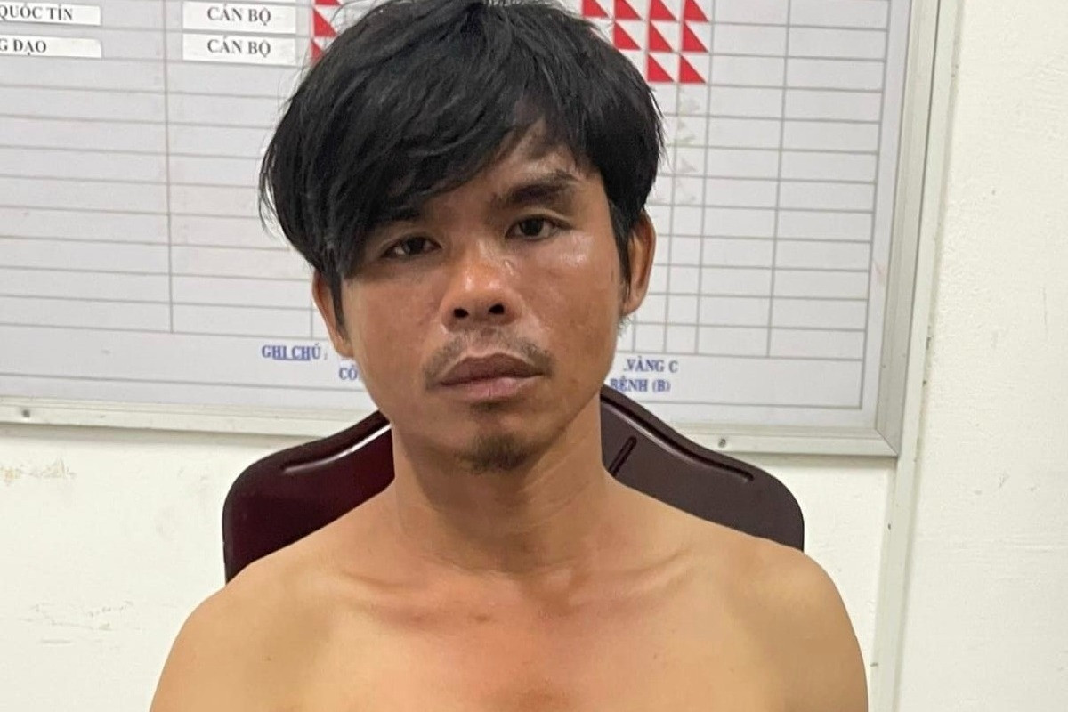 Con trai dùng dao đâm cha ruột tử vong