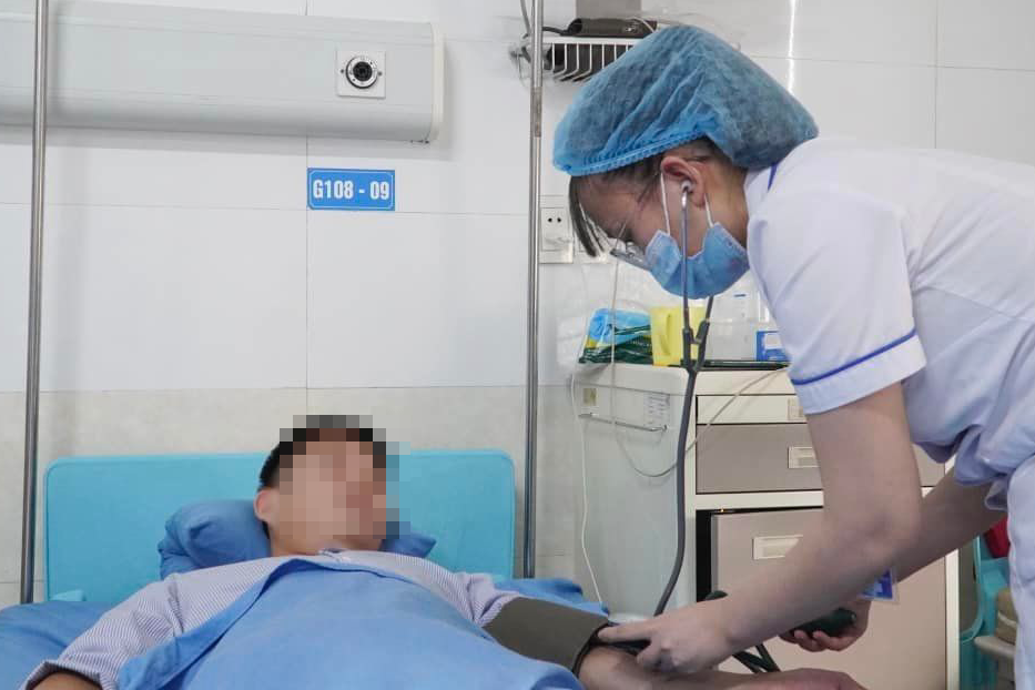 Nam thanh niên bị thủng bụng do máy cày đâm