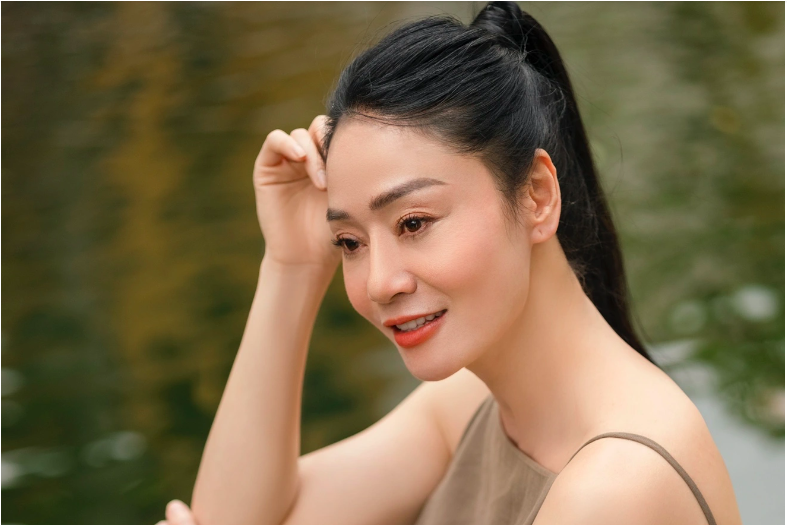 Quách Thu Phương bước ra ánh sáng từ yoga, vẫn tin tình yêu ở tuổi 46