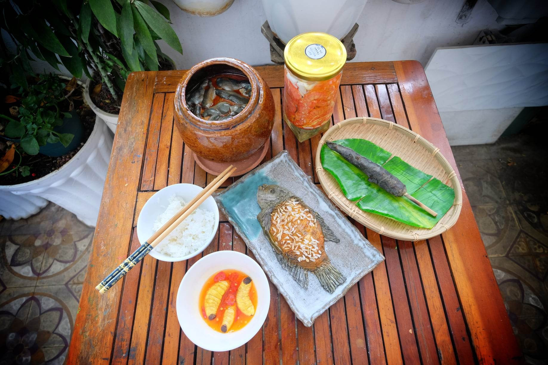 Saigon man makes clay models of Vietnamese meals