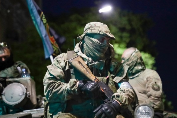 Ukraine nêu thiệt hại của nhóm Wagner, Nga dùng tên lửa tập kích cầu ở Kherson