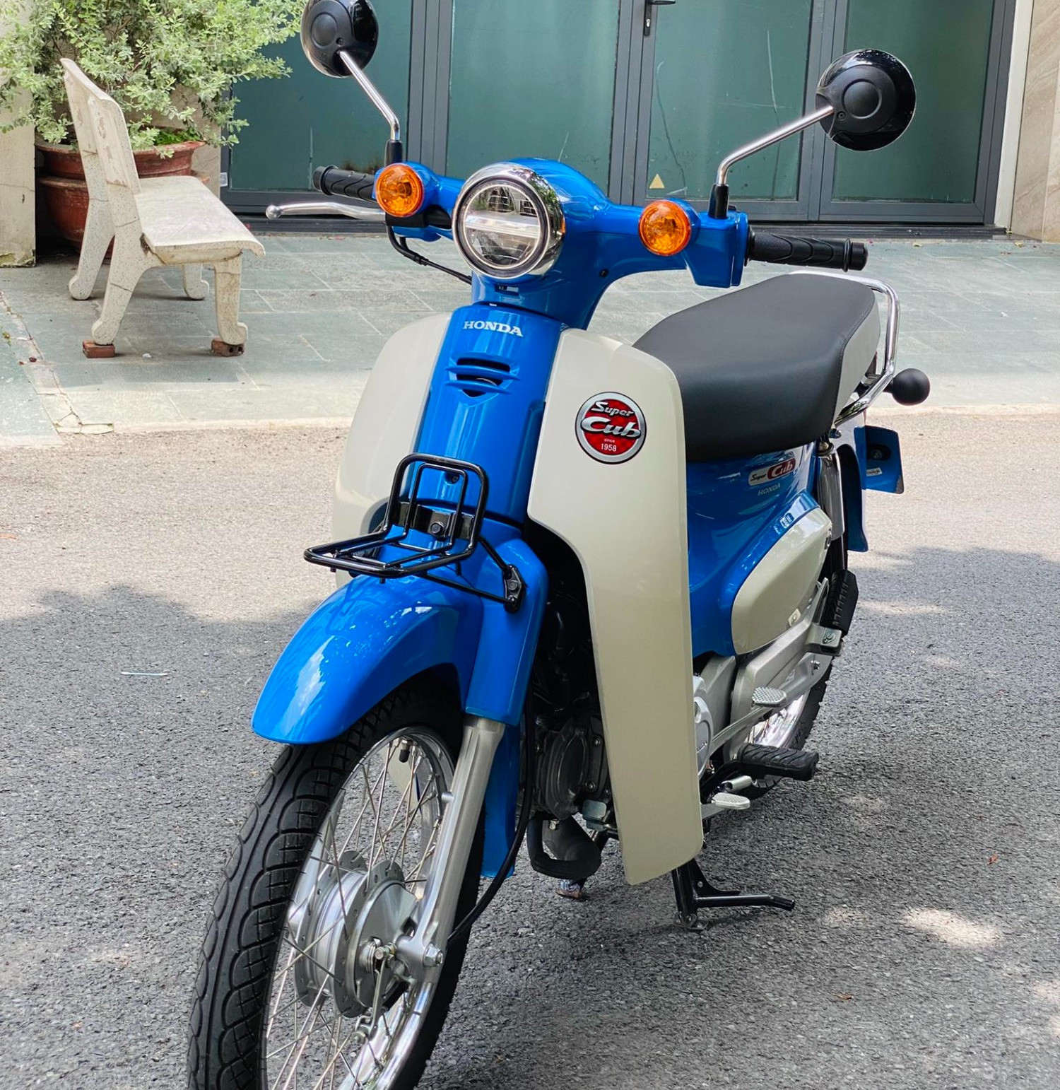 Honda Super Cub 110 nhập Thái giá 135 triệu đồng