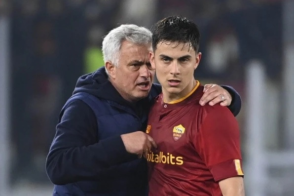 Chelsea lôi kéo Paulo Dybala, Mourinho lo mất trò cưng